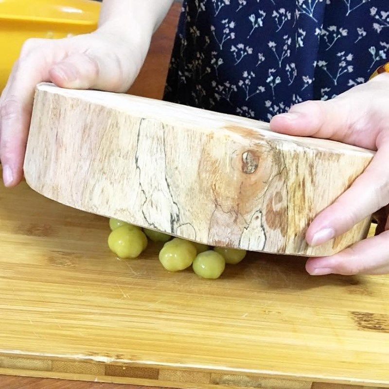 Chà mềm chùm ruột để thấm gia vị