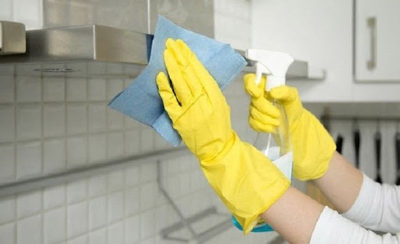 Vệ sinh máy hút mùi