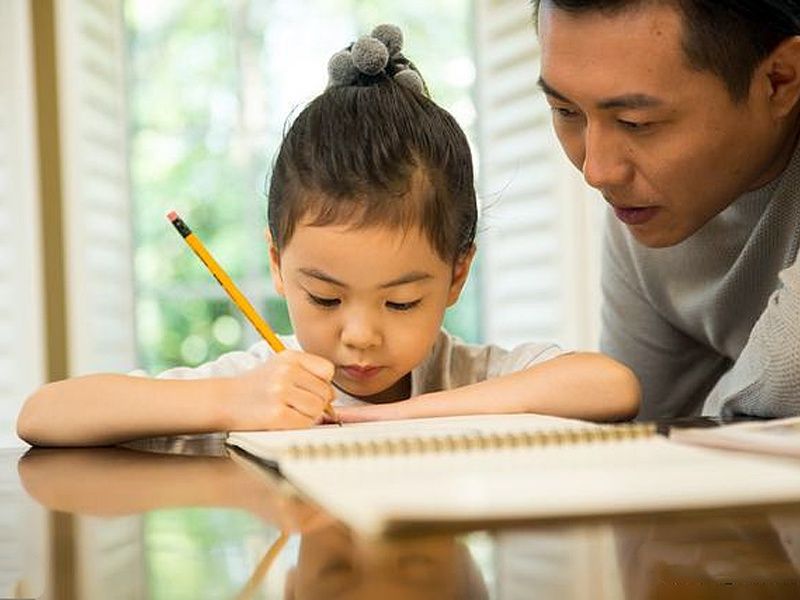 Ít khi thúc dục con