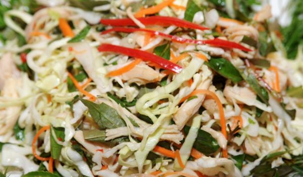 Cách làm món gà xé phay đơn giản, ngon giòn