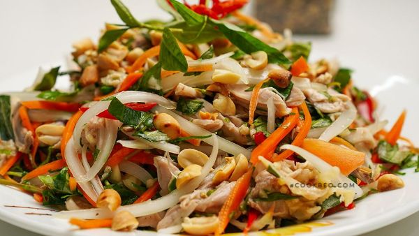 Nguyên liệu làm món gà xé phay