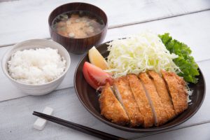 Làm thịt lợn chiên xù thơm ngon giòn tan cả nhà cùng thích 