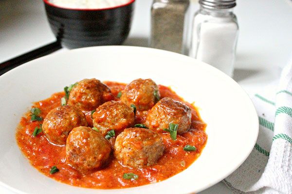 Cách làm thịt lợn băm viên sốt cà chua