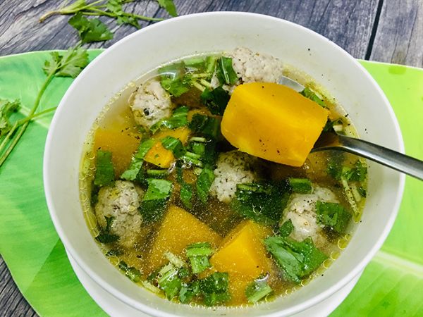 Canh bí đỏ thịt băm viên