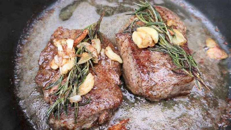 Nguyên liệu cách làm thịt lợn bít tết