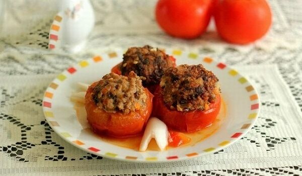 Thịt lợn băm viên nhồi cà chua