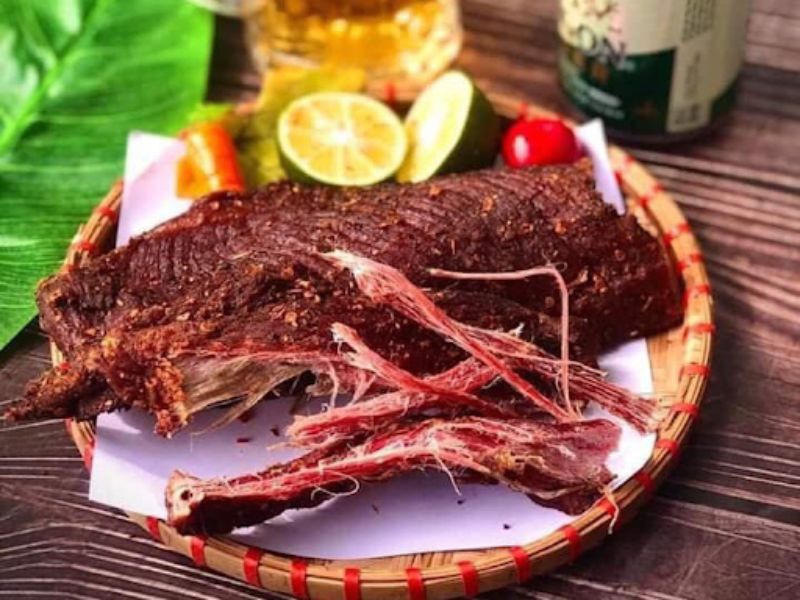 Thịt lợn gác bếp thịt mềm và thấm gia vị vô cùng thơm ngon