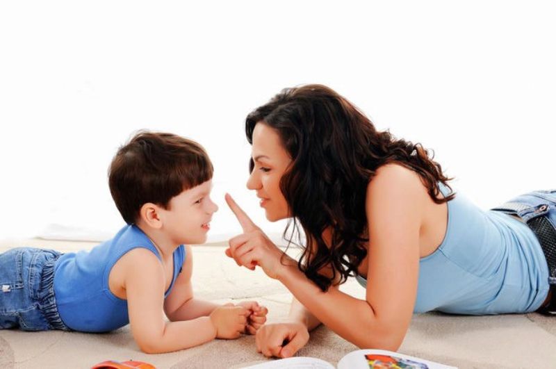 Cha mẹ cần làm gì để dạy trẻ trung thực? 