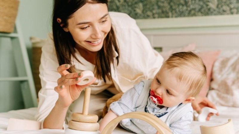 Đánh lạc hướng sự chú ý của bé
