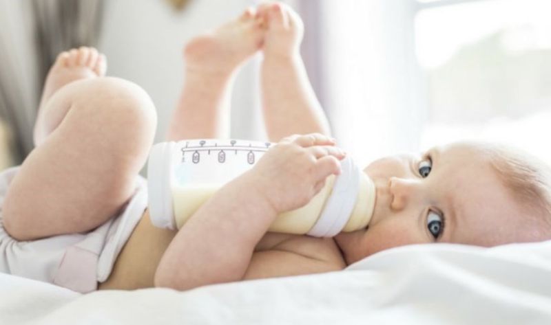 Một số lưu ý khi tập bú bình cho bé